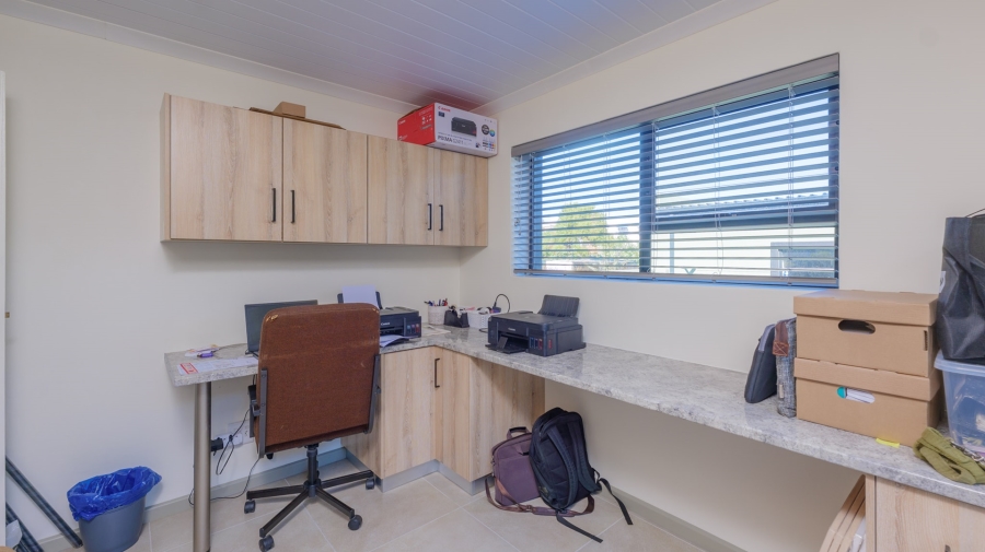 4 Bedroom Property for Sale in Struisbaai Western Cape